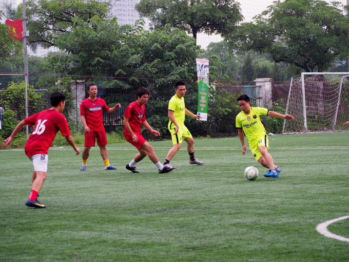 Giải b&oacute;ng đ&aacute; Press Cup 2017 được đ&aacute;nh gi&aacute; l&agrave; s&ocirc;i nổi, gay cấn ngay từ những trận đầu.