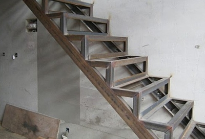 B&agrave; B bị con d&acirc;u đẩy từ cầu thang xuống đất tử vong. (Ảnh minh họa).