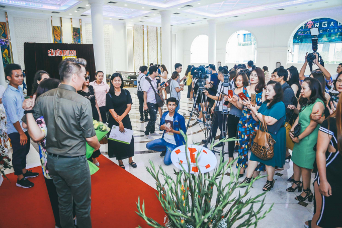 Đ&agrave;m Vĩnh Hưng bật m&iacute; loạt tiết mục đặc biệt trong liveshow Bolero