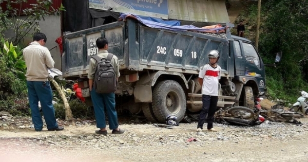 Lào Cai: Xe tải cuốn xe máy vào gầm, một người tử vong