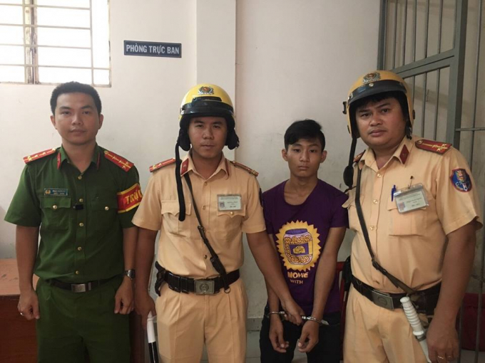 Đối tượng 10x bị tổ CSGT truy đuổi bắt gọn.