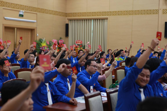 C&aacute;c đại biểu dự Đại hội biểu quyết thống nhất c&aacute;c nội dung.