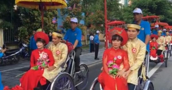 Ấn tượng đám cưới tập thể lần đầu tiên ở Huế