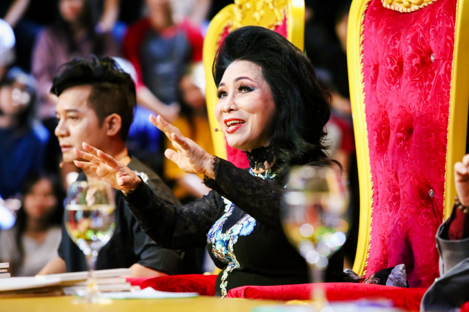 Sao nối ng&ocirc;i tập 10: S&acirc;n khấu Mưa nửa đ&ecirc;m đầy ho&agrave;i niệm của Bạch Tuyết - Th&aacute;i Ch&acirc;u