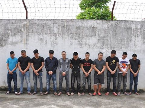 Nh&oacute;m đối tượng g&acirc;y ra vụ hỗ chiến kinh ho&agrave;ng (Ảnh: CA Ninh B&igrave;nh)