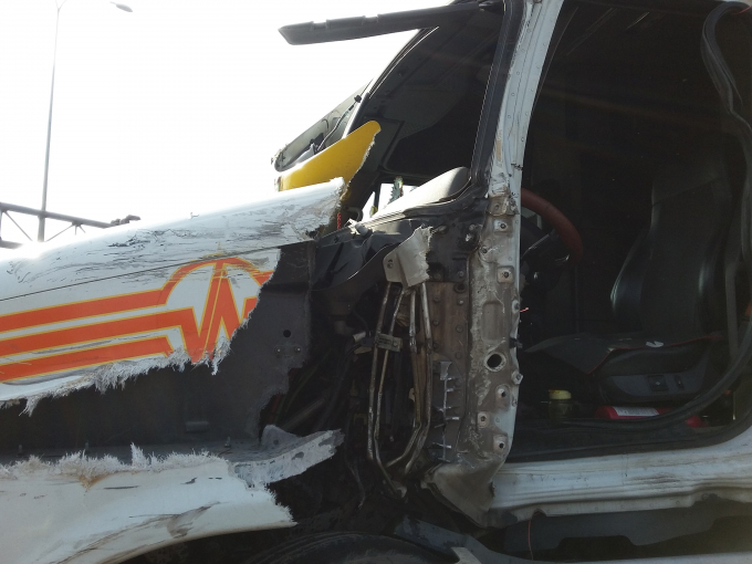 Đầu xe hư hỏng.