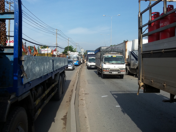 Kẹt xe tr&ecirc;n quốc lộ 1.