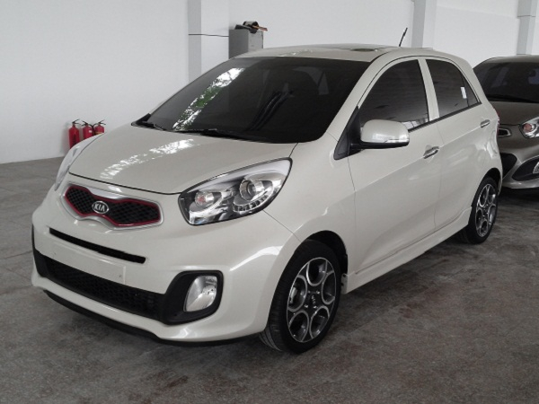 Tr&ecirc;n thị trường Việt Nam, ph&acirc;n kh&uacute;c xe gi&aacute; rẻ đang l&agrave; sự cạnh tranh khốc liệt của Kia Morning v&agrave; Hyundai Grand i10, đ&acirc;y l&agrave; hai mẫu xe dường như kh&ocirc;ng c&oacute; đối thủ trong c&ugrave;ng ph&acirc;n kh&uacute;c.&nbsp;