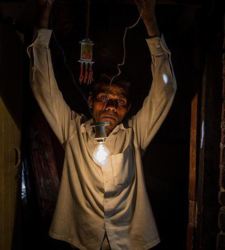 Kumar biết về t&agrave;i năng của m&igrave;nh c&aacute;ch đ&acirc;y 6 năm khi v&ocirc; t&igrave;nh đụng v&agrave;o d&acirc;y điện.