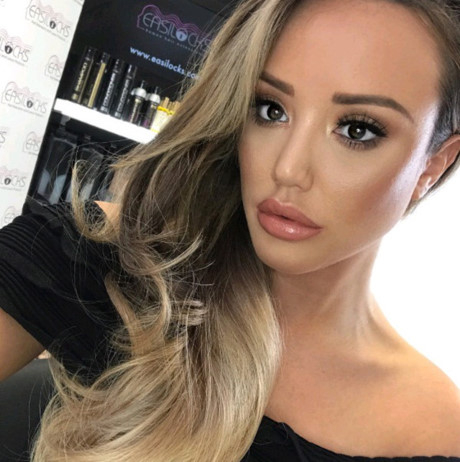 Những thước ảnh mới nhất của người đẹp Charlotte Crosby