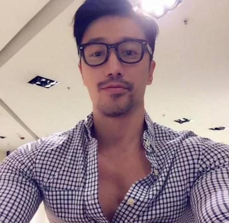 Qu&yacute; &ocirc;ng hơn 50 tuổi chia sẻ b&iacute; quyết trẻ như thanh ni&ecirc;n 20