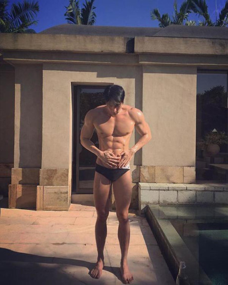 Qu&yacute; &ocirc;ng hơn 50 tuổi chia sẻ b&iacute; quyết trẻ như thanh ni&ecirc;n 20