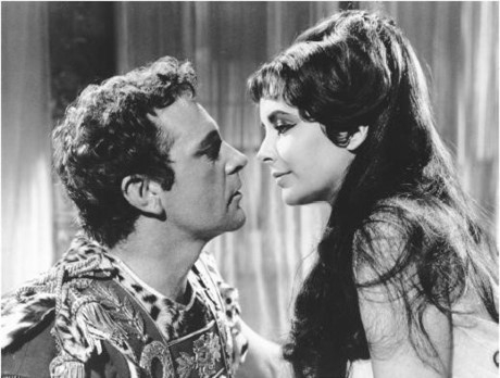 Nữ ho&agrave;ng Cleopatra v&agrave; tướng qu&acirc;n Antony tr&ecirc;n m&agrave;n ảnh.