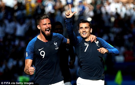 Griezmann mở tỷ số cho Ph&aacute;p tr&ecirc;n chấm phạt đền. (Ảnh: FIFA via Getty Images)
