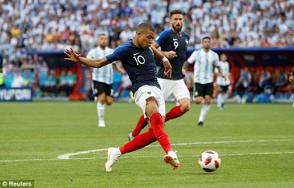 Mbappe đ&oacute;ng g&oacute;p 2 b&agrave;n thắng trong chiến thắng của đội tuyển Ph&aacute;p. (Ảnh: Reuters)