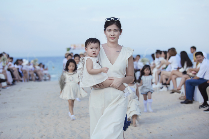 B&eacute; Thỏ, mẫu lai Alex c&ugrave;ng loạt mẫu nh&iacute; đ&igrave;nh đ&aacute;m kh&eacute;p lại Tuần lễ thời trang trẻ em VN m&ugrave;a 6