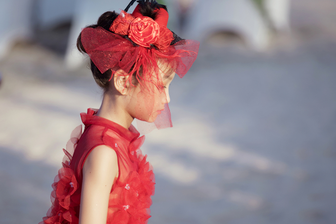 B&eacute; Thỏ, mẫu lai Alex c&ugrave;ng loạt mẫu nh&iacute; đ&igrave;nh đ&aacute;m kh&eacute;p lại Tuần lễ thời trang trẻ em VN m&ugrave;a 6