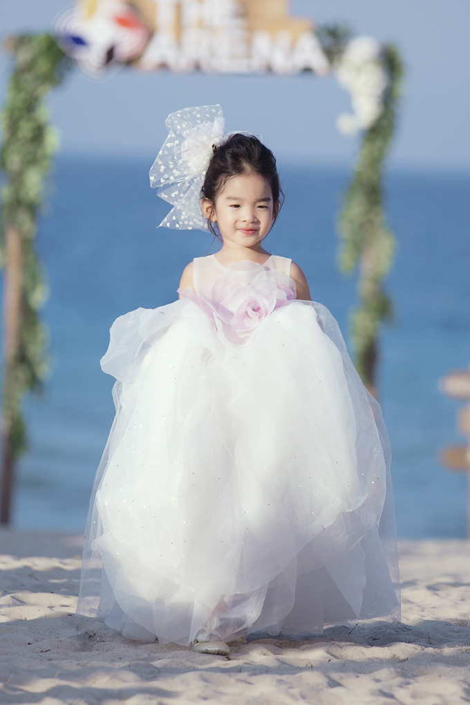 B&eacute; Thỏ, mẫu lai Alex c&ugrave;ng loạt mẫu nh&iacute; đ&igrave;nh đ&aacute;m kh&eacute;p lại Tuần lễ thời trang trẻ em VN m&ugrave;a 6