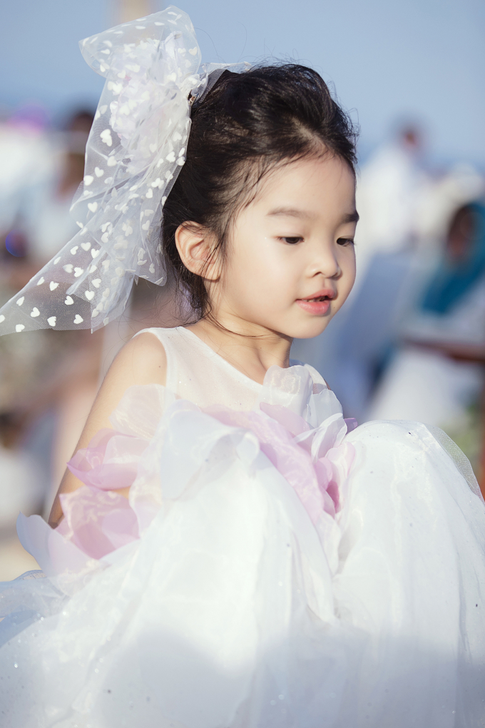 B&eacute; Thỏ, mẫu lai Alex c&ugrave;ng loạt mẫu nh&iacute; đ&igrave;nh đ&aacute;m kh&eacute;p lại Tuần lễ thời trang trẻ em VN m&ugrave;a 6