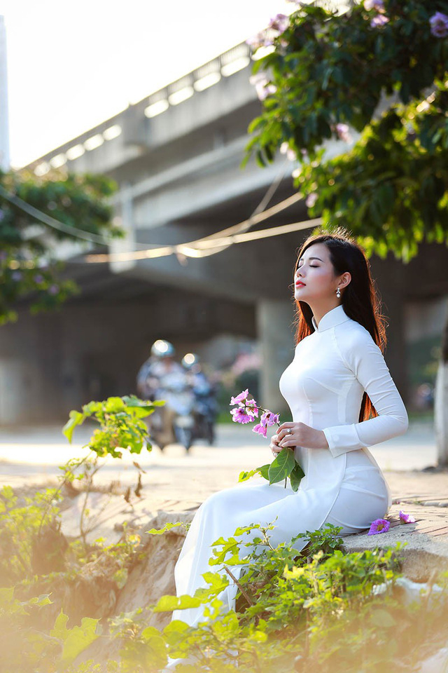 L&ecirc; Song Ng&acirc;n cho biết bộ ảnh được chụp trong v&ograve;ng thời gian rất ngắn, tuy nhi&ecirc;n những khoảnh khắc thu về lại thể hiện đầy đủ cảm x&uacute;c của c&ocirc;.