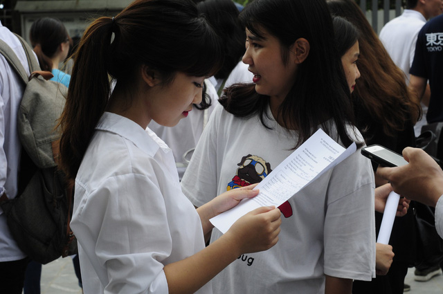 Th&iacute; sinh dự thi THPT quốc gia 2018 tại H&agrave; Nội. (Ảnh: Mỹ H&agrave;).