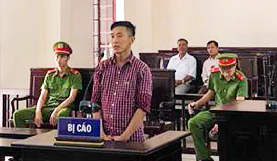 Bị chửi vì nói chuyện ồn ào, 8X đánh chết người