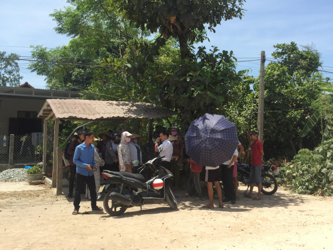 Ch&iacute;nh quyền địa phương đ&atilde; c&oacute; mặt tuy&ecirc;n truyền, giải th&iacute;ch với b&agrave; con.