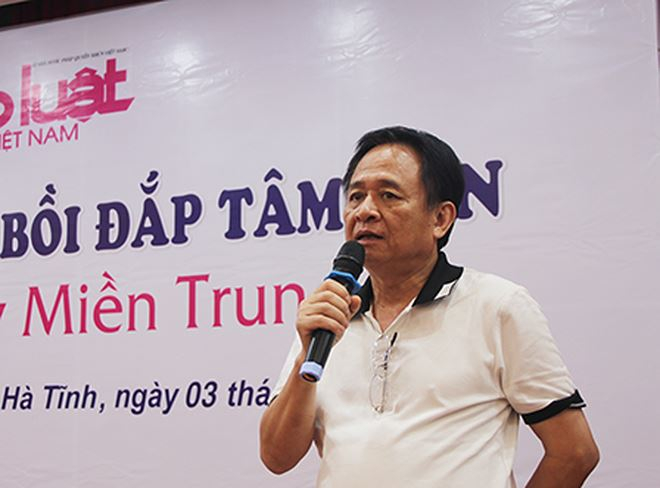 Ph&oacute; Tổng bi&ecirc;n tập thường trực Đặng Ngọc Luyến chia sẻ tại buổi trao sổ tiết kiệm cho c&aacute;n bộ Tư ph&aacute;p