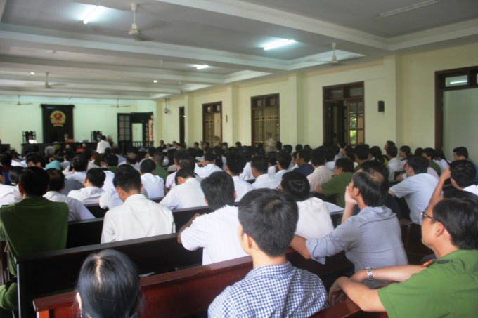 Phi&ecirc;n t&ograve;a mẫu được đ&ocirc;ng đảo c&aacute;c th&agrave;nh phần tham dự.