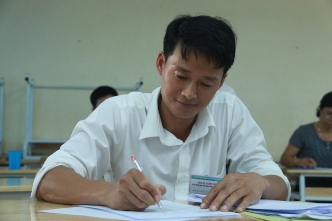 C&ocirc;ng t&aacute;c chấm thi đang được thực hiện cẩn trọng