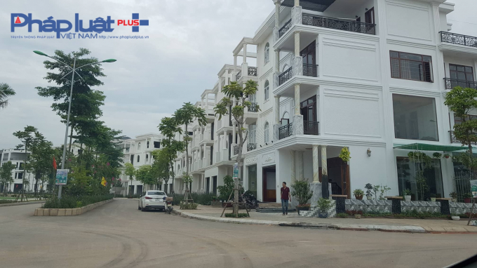 Những căn biệt thự song lập đang được rao b&aacute;n tr&ecirc;n mạng với gi&aacute; từ 4,7 tỷ - 7 tỷ đồng.