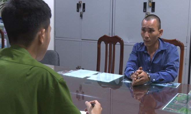 L&ecirc; Văn Thương đang khai với Cơ quan điều tra.