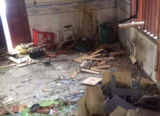 To&agrave;n bộ đồ đạc tầng 1 của gia đ&igrave;nh anh Cường đ&atilde; bị m&igrave;n ph&aacute; hủy