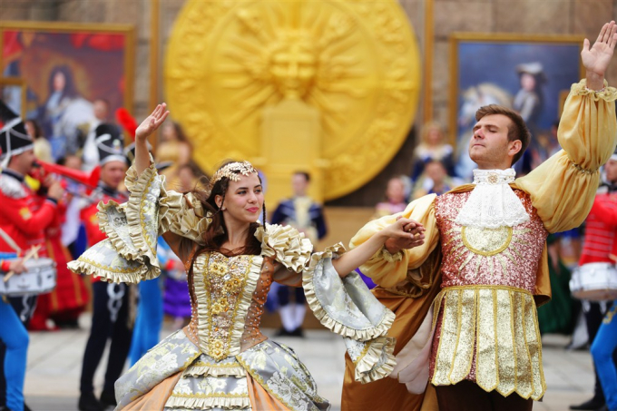 Xem clip hot của &ldquo;th&aacute;m tử&rdquo; Ho&agrave;i Linh, đổ x&ocirc; check- in nơi t&igrave;m ra c&aacute;c sao đi lạc