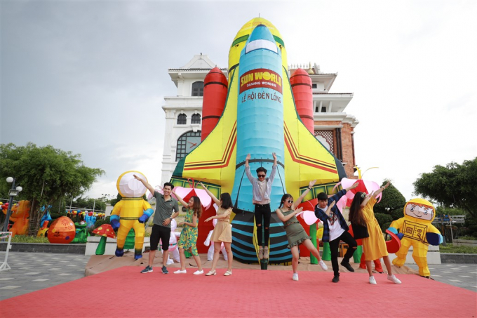 Xem clip hot của &ldquo;th&aacute;m tử&rdquo; Ho&agrave;i Linh, đổ x&ocirc; check- in nơi t&igrave;m ra c&aacute;c sao đi lạc