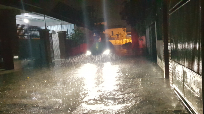 Trận mưa kh&aacute; lớn k&eacute;o d&agrave;i ch&iacute;nh thức chấm dứt những ng&agrave;y nắng n&oacute;ng k&eacute;o d&agrave;i tr&ecirc;n địa b&agrave;n Nghệ An.