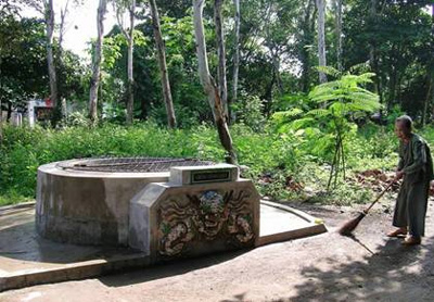 Giếng H&agrave;m Long xưa tương truyền c&ograve;n gọi l&agrave; giếng cấm v&igrave; chỉ để lấy nước phục vụ sinh hoạt cho Vua (ảnh internet).