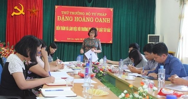 Thứ trưởng Đặng Hoàng Oanh biểu dương sự nỗ lực của Trường Trung cấp Luật Tây Bắc