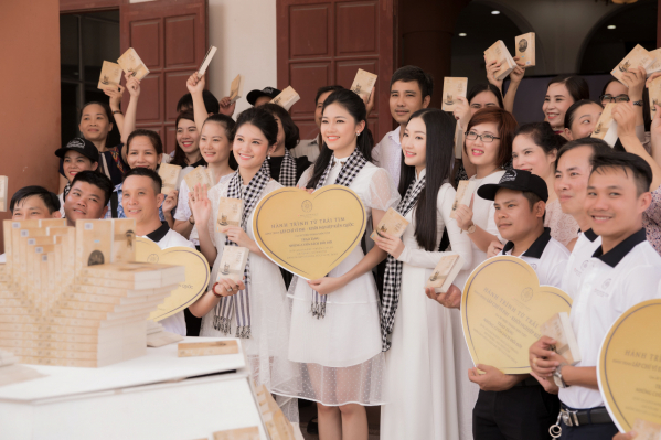 &ldquo;N&agrave;ng thơ xứ Huế&rdquo; Ngọc Tr&acirc;n trong trẻo, ngọt ng&agrave;o trong t&agrave; &aacute;o d&agrave;i trắng