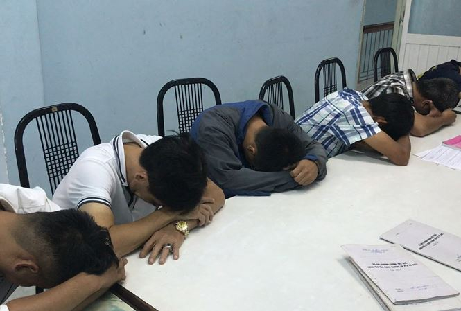 Nhiều con bạc tại c&ocirc;ng an.