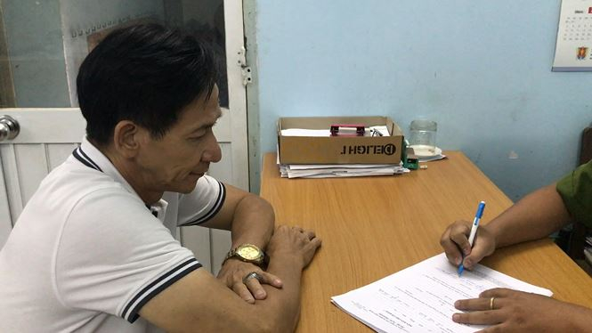 &nbsp;Chủ qu&aacute;n c&agrave; ph&ecirc; đứng ra tổ chức c&aacute; độ b&oacute;ng đ&aacute; bị bắt.