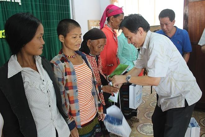 Ph&oacute; Tổng Bi&ecirc;n tập Thường trực Đặng Ngọc Luyến trong một chuyến c&ocirc;ng t&aacute;c thiện nguyện.