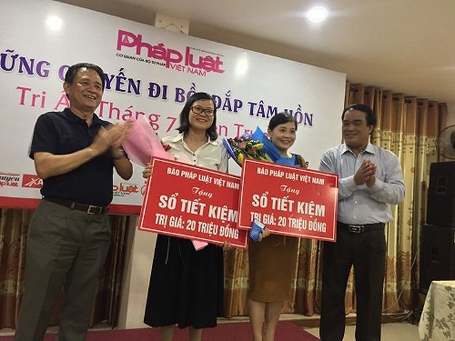 Những tấm gương c&aacute;n bộ tư ph&aacute;p vượt kh&oacute; lu&ocirc;n được B&aacute;o PLVN theo d&otilde;i, động vi&ecirc;n.