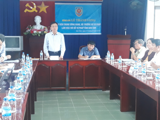 Bộ trưởng L&ecirc; Th&agrave;nh Long v&agrave; đo&agrave;n c&ocirc;ng t&aacute;c của Bộ Tư Ph&aacute;p l&agrave;m việc với Sở Tư Ph&aacute;p tỉnh Kon Tum.