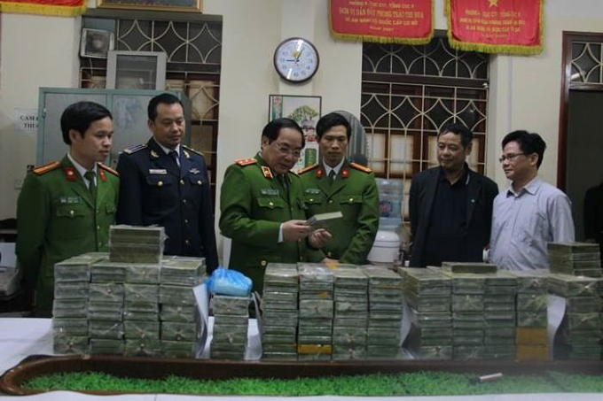 C&aacute;c cơ quan chức năng v&agrave; tang vật 288 b&aacute;nh ma t&uacute;y bắt tại Cao Bằng. ảnh: TL