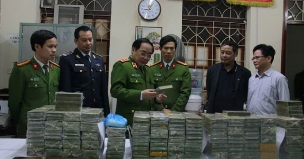 Cao Bằng: “Nữ quái” 9X liễu lĩnh buôn hàng trăm bánh ma túy