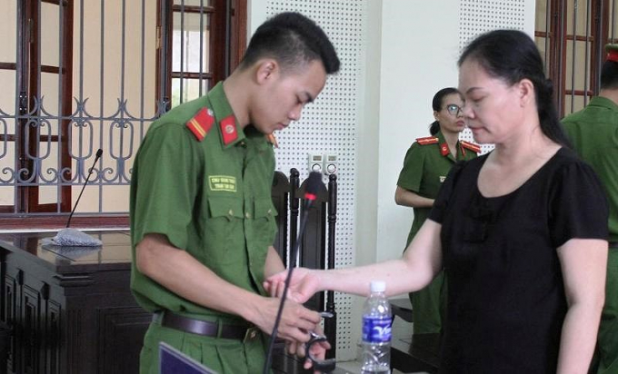 &nbsp;Bị c&aacute;o Vi Thị Hoa tại phi&ecirc;n t&ograve;a. (Ảnh: b&aacute;o Ph&aacute;p luật TP HCM)