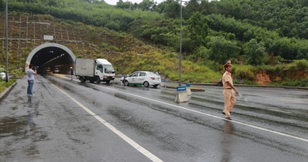 Clip: Tai nạn trước “miệng” hầm Bắc Phước Tượng