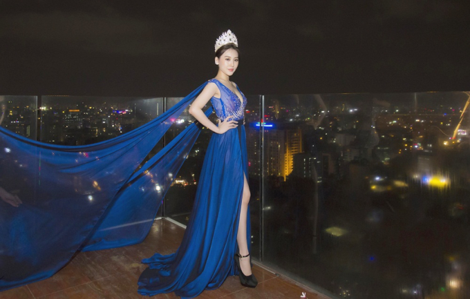 Hoa hậu Ho&agrave;ng Kim quyến rũ, h&eacute; lộ việc g&oacute;p mặt trong phim