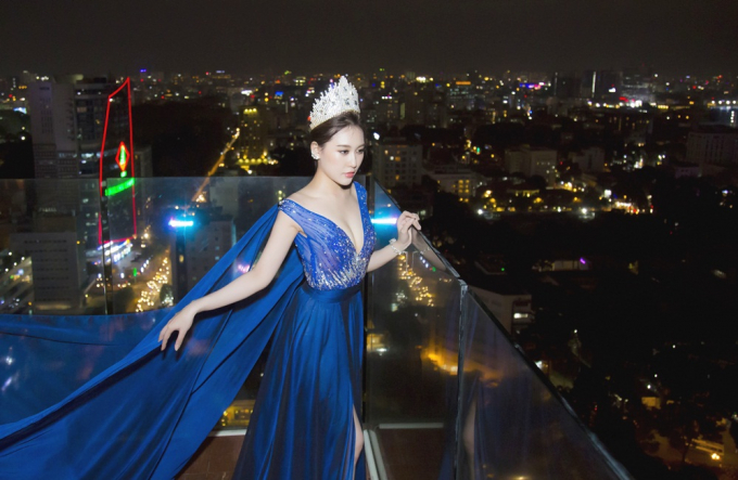 Hoa hậu Ho&agrave;ng Kim quyến rũ, h&eacute; lộ việc g&oacute;p mặt trong phim